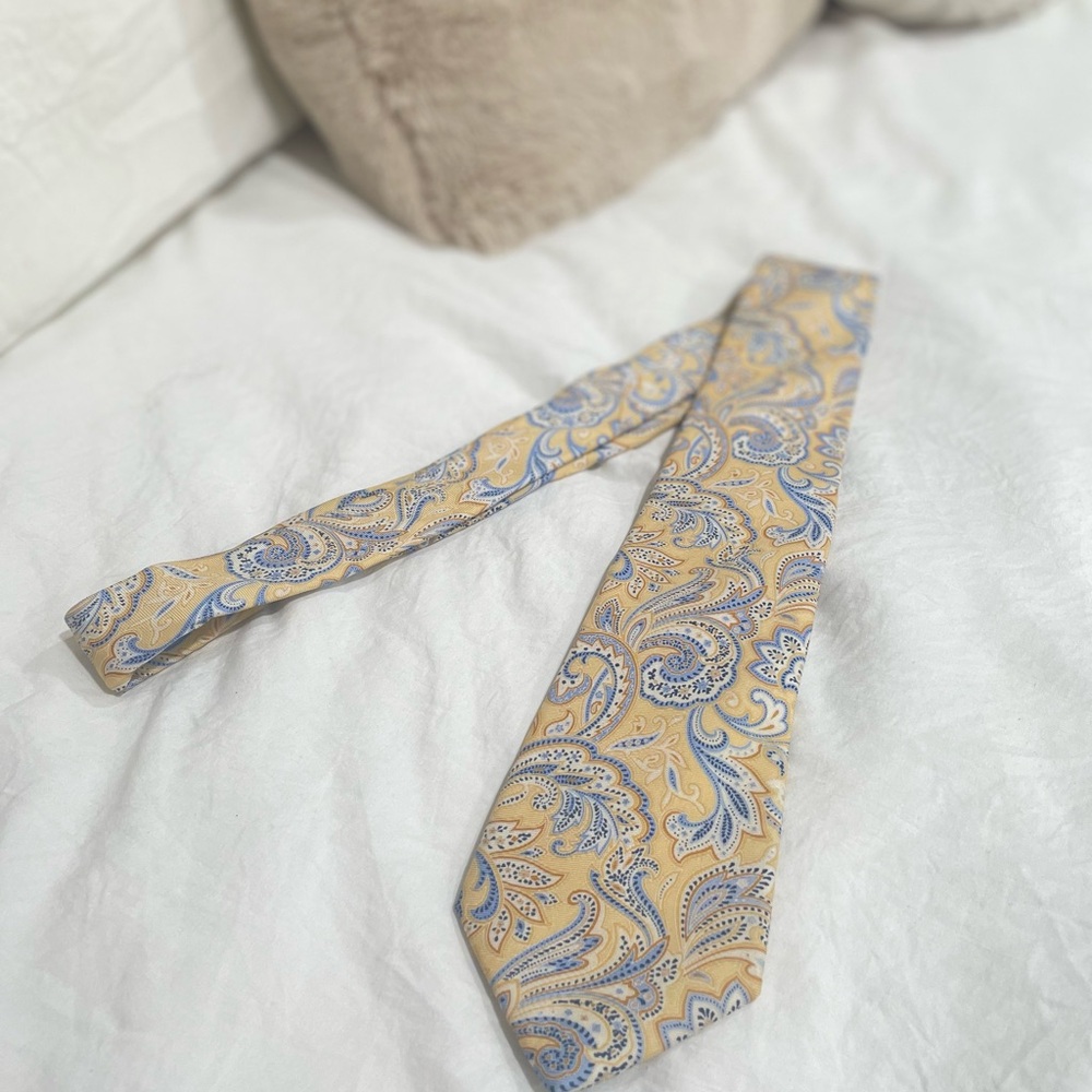 Saddlebred Beige and Blue Paisley Tie